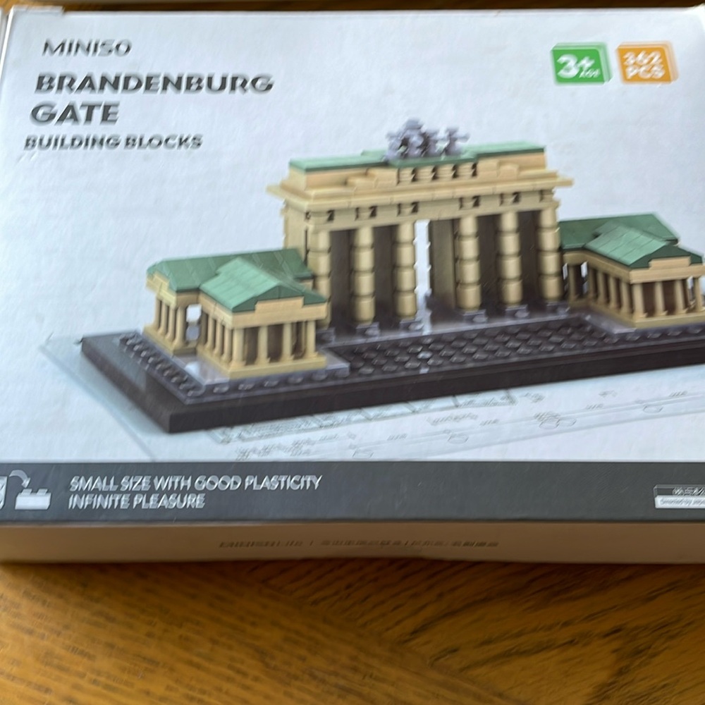 Miniso Brandenburg Gate Building Blocks Complete Set of 362 Pieces